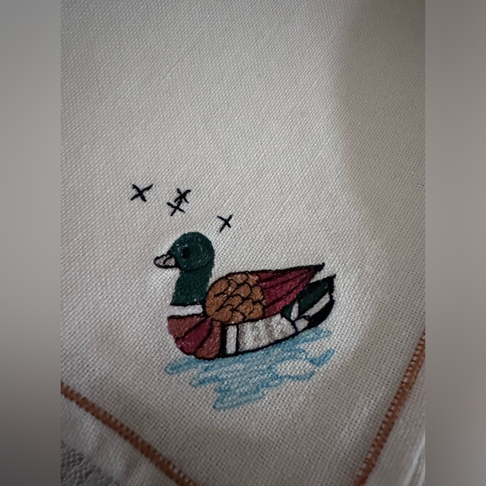 Duck Image Napkins Set of 4 Vintage One of the 4 has a tiny stain - Picture 4 of 4